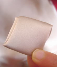 �t�[�e�B�G�̃����Y�V���N�p�W���}�ɂ̓^�o�R������������肵�Ĕj��Ă�������悤�ɕ�C���n�����t�����Ă��܂��B�����ȃV���N�p�W���}�A�����Ȍ����炢�Ȃ�R���ŏ\�������܂��B�@���S�Ǖi�u�����h�@�t�[�e�B�G�̃����Y�V���N�p�W���}